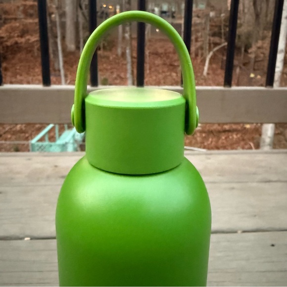 Kate Spade New York insulated stainless steel water bottle in green - Picture 4 of 11
